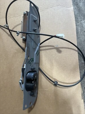 Nissan 370z Tapa del maletero Puerta levadiza Bloqueo de liberación Actuador de potencia Motor y pestillo Foto 1 de 3