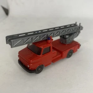 Camion dei pompieri Wiking HO 1/87 Opel Blitz con scala - paraurti e telaio neri - Foto 1 di 5