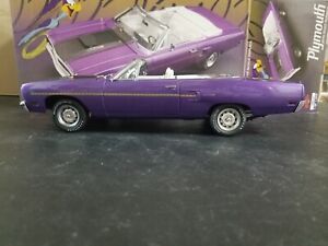 GMP 1:18 1970 PLYMOUTH ROAD RUNNER 440 SIX PACK PURPLE CONVERTIBLE. PRE-OWNED.