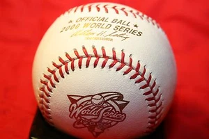 (1) JUEGO OFICIAL DE BÉISBOL DE LA SERIE MUNDIAL RAWLINGS 2000 NUEVO SIN USAR YANKEES METS - Imagen 1 de 5