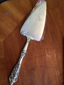 Wallace ANTIQUE BAROQUE Silver Plate Server!  FREE SHIPPING