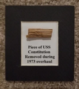KLEINES STÜCK HOLZ VOM SCHIFF USS CONSTITUTION (ALTE EISENSEITEN) - Bild 1 von 3