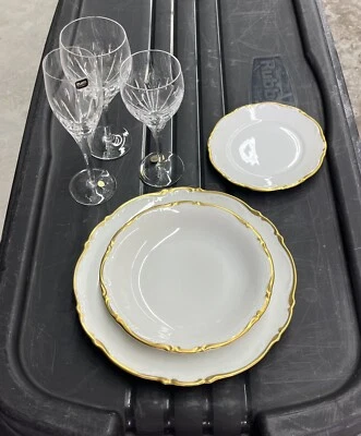 Vintage Mitterteich Bavarian “Golden Lark” China Made in Germany Full Set - Image 1 of 4