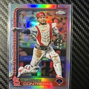 Refractor Willson Contreras #82 de béisbol cromado Topps 2025 - Imagen 1 de 6
