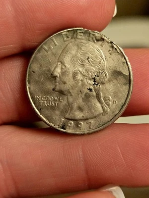 1997 D quarter 5g, Wrong Planchet, Missing Clad, Clam shell Edges Copper Center  - Image 1 of 4