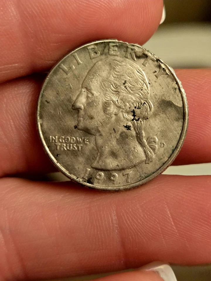 1997 D quarter 5g, Wrong Planchet, Missing Clad, Clam shell Edges Copper Center  - Image 1 of 4