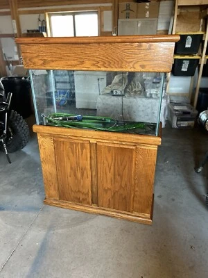 Acuario de 45 galones con soporte de roble Foto 1 de 4