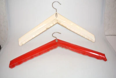 2 Stück Vintage Kleiderbügel 70er Rot & Beige , Holz Kunstleder-Bezug DDR Retro - Bild 1 von 4