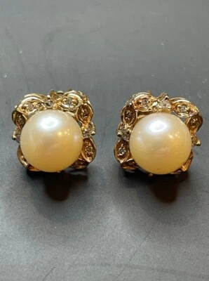 14K / 585 / 14KT Yellow Gold Pearl and Diamond Accent ES Stud Earrings - Image 1 of 4