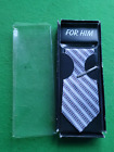 Vintage Męski zestaw jedwabnych szpilek do krawata i krawata z lat 70./80 - Fabrycznie nowy w pudełku nowy srebrny