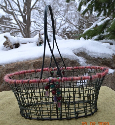 Oval Woven Beaded Wire Basket with Handle 10" Cover