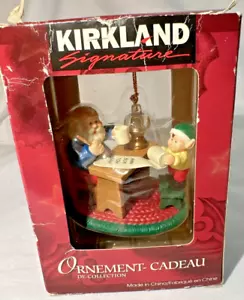 Kirkland Papá Noel y Elfo Ornamento Papá Noel revisando su lista. Caja Original - Imagen 1 de 12