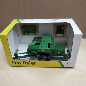 Ertl 1/32 Hay Baler w/Square Bales #5639 New In Damaged Box - Picture 1 of 11