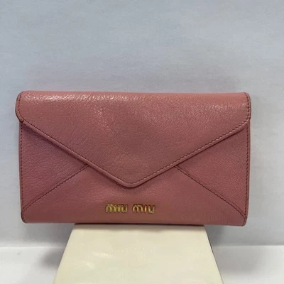 Bolso sin asas tipo sobre de cuero rosa Madras Miu - Usado Foto 1 de 4