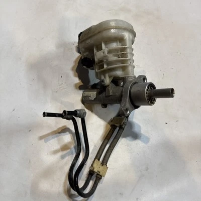 2011 - 2017 OEM FORD EXPLORER BRAKE MASTER CYLINDER RESERVOIR ASSEMBLY - Image 1 of 4