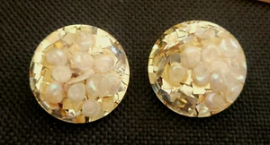 MCM Acrylic Lucite & Shell Clip On Button Earrings Vintage Mid-Century - Picture 1 of 8
