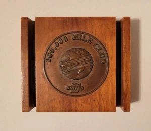 Vtg 1960s United Airlines 100,000 Mile Club Medallion Wood Paperweight Morgan's - Picture 1 of 8