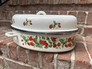 Vintage Enamelware Strawberry Roasting Pan Roaster Lid Strawberries - Picture 1 of 15