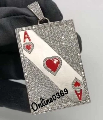 男式 2 克拉测试仪通过莫桑石红色珐琅带扑克卡吊坠免费耳钉 — 第 1/4 张图片