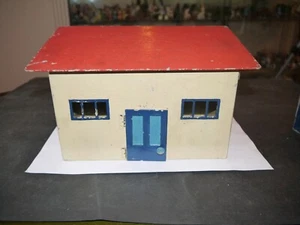 FIGURINE 2 BÂTIMENTS EN TÔLE MAISON + APPENTIS - Picture 1 of 10