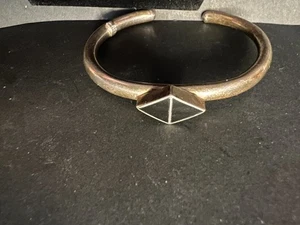 Sterling Silber Manschettenarmband mit einem Onyx pyramidenförmigen Akzent - Bild 1 von 10