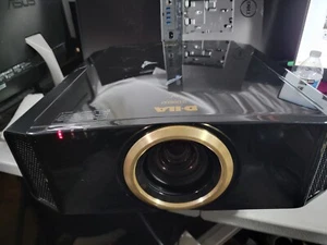 JVC DLA RS60 no accessories used - Picture 1 of 12