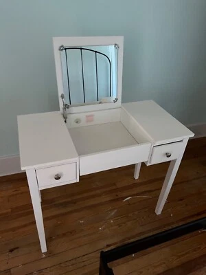36" VANITY Madera Blanca con Espejo Plegable y Taburete Blanco y Negro Foto 1 de 3