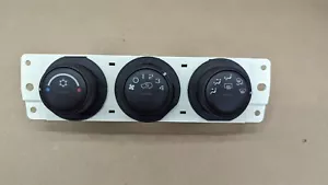 2006-2010 Hummer H3 AC Climate Control Switch - Picture 1 of 5