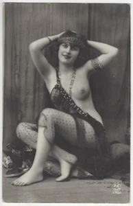 Fotografía francesa desnuda 1920 - Hermosa morena, lencería transparente, joyería - Imagen 1 de 2