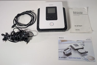 Grabadora de DVD multifunción Sony VRD-MC5 con adaptador de corriente blanca negra funcionando Foto 1 de 4