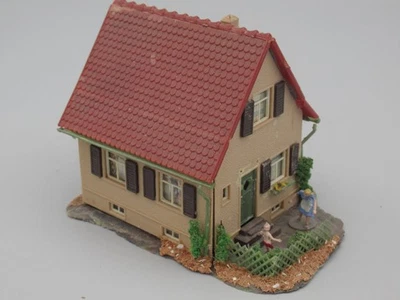 Maison de village avec femme et enfant - Faller B-244 - Photo 1/2