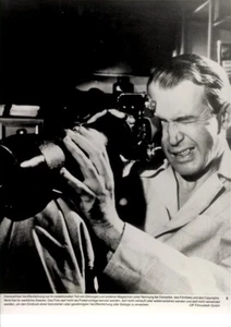 Foto Filmszene Fenster zum Hof, USA 1954, Szene mit James Stewart - 10614290 - Picture 1 of 2
