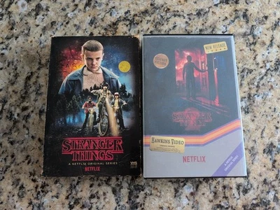 Коллекционные чехлы для видеокассет Stranger Things сезон 1 Bluray и сезон 2 4K больше не издающиеся как новые - Изображение 1 из 4