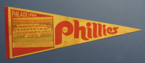 Vintage 1976 Philadelphia Phillies 30x12 Felt Pennant with Team Photo Cover