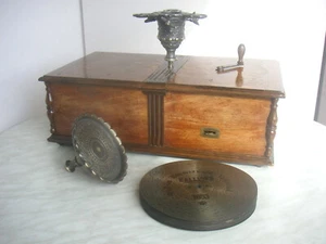 Soporte de árbol de Navidad Kalliope 23,5 cm caja de música antigua de Navidad 25 discos 9 1/4" - Imagen 1 de 12