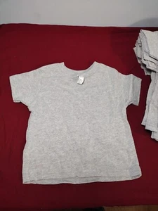 Kaninchenhäute Größe 3 Kinder T-Shirt Box mit 25 Shirts Neu - Bild 1 von 7