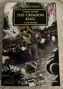 Warhammer The Horus Heresy The Crimson King Large Print Paperback Book 44 - Foto 1 di 6