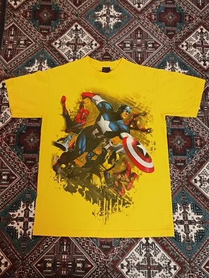 Camiseta De Colección Marvel Mad Engine Amarilla Mediana Spiderman Capitán América  Foto 1 de 4