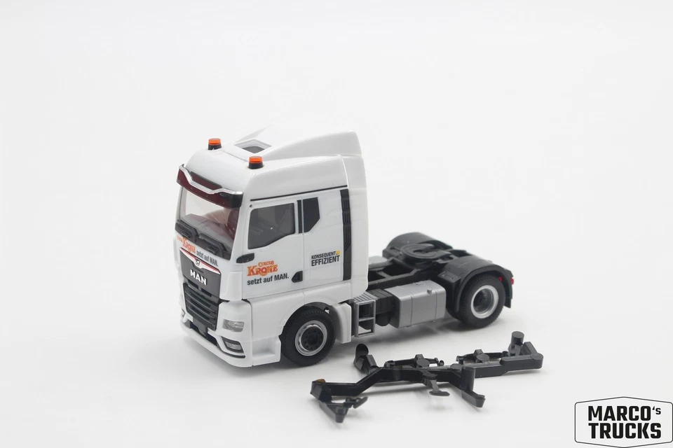 Herpa MAN TGX GM Zugmaschine "Circus Krone" aus 320252 1/87 /HN4225-1 - Bild 1 von 1
