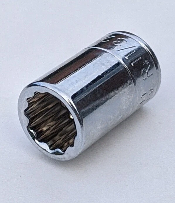 Facom 11/32" x 12 pt bi-hex OGV standard shallow 1/4" dr socket R.11/32E inc VAT - Image 1 of 1