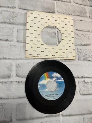 MCA Records HEART ATTACK Heart Attack / Stranger'S Touch MCA-52100 45rpm VGC - Image 1 of 3