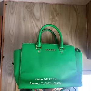 "Elegant Green Michael Kors Handbag - Chic and Timeless Style!" - Picture 1 of 2