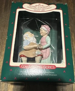 Vintage 1987 Home Cooking Hallmark Keepsake Christmas Ornament Santa & Mrs Claus - Picture 1 of 3
