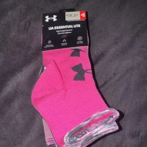 Under Armour Essential Youth Lightweight Quarter Socks 13.5K-4.5 6pck Pink/White - Picture 1 of 8