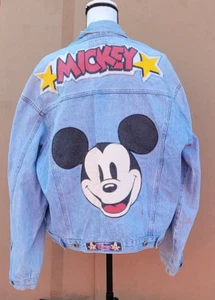 Esclusiva giacca denim Disney Topolino retro completo grafica lavaggio leggero (MEDIA). - Foto 1 di 24
