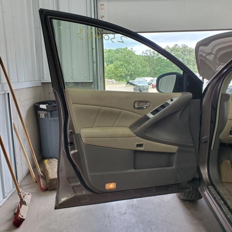 MURANO    2013 Driver's Front Door Trim Panel 1123954 - Image 1 of 1