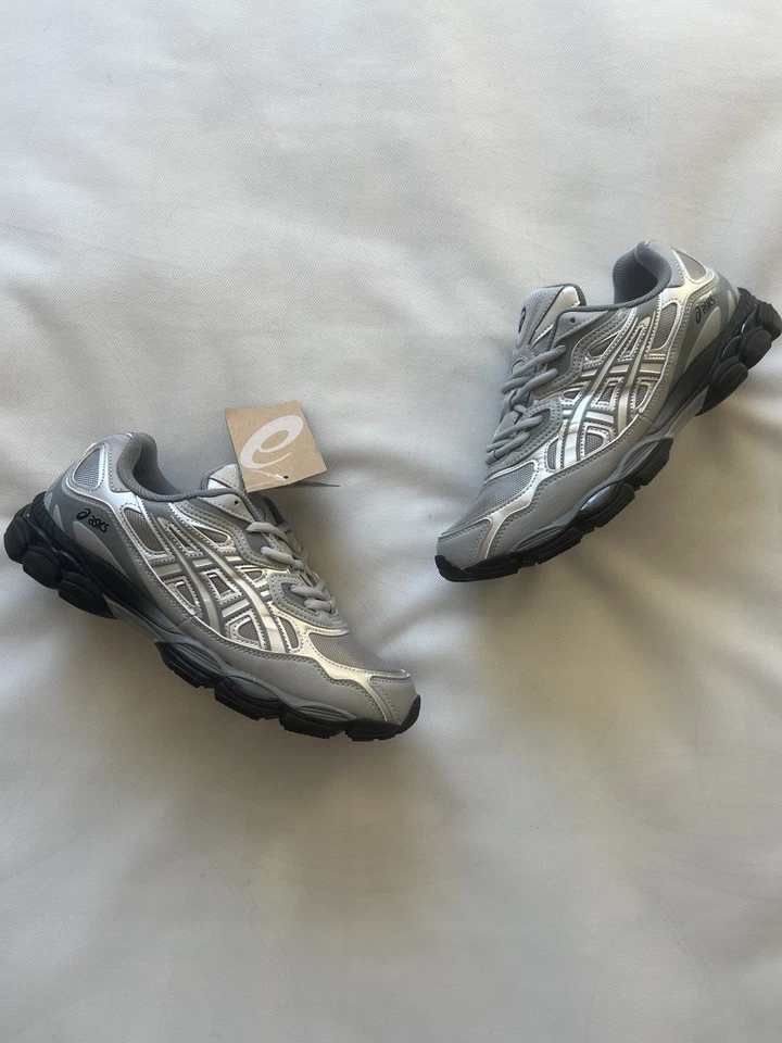 Asics Gel-Kayano - Argento/nere - Taglia EU 43.5 - US 9.5 - UK 8.5 - Immagine 1 di 4
