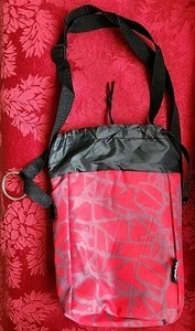 Borsa pranzo isolata AARP rossa nera grigia tracolla tasca coulisse tote bag - Foto 1 di 8