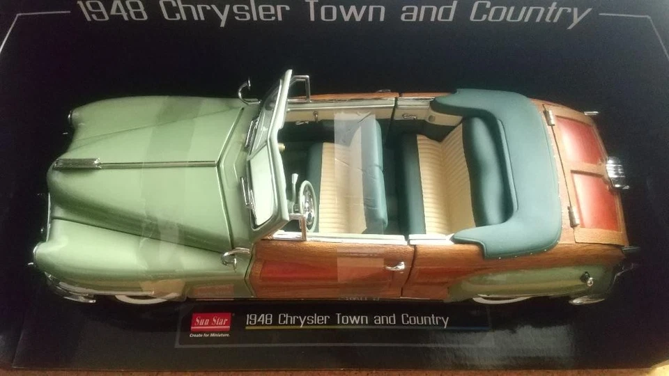 Sun Star 1/18 1948 Chrysler Town and Country Green Diecast Model Car Classic - Image 1 of 4
