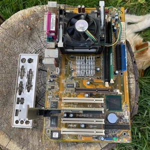 ASUS P4PE2-X Motherboard with Intel CPU, 256 MB RAM & Network Card + I/O Shield - Picture 1 of 12